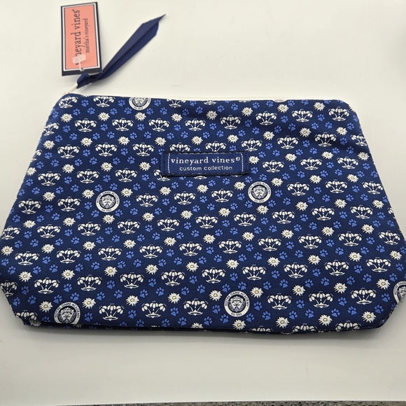Vineyard Vines Handbags - Vinyard Vines Notre Dame Academy Hingham School Crest Shaving or Cosmetic Bag